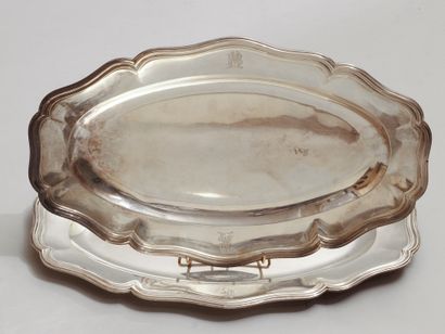 null Two oval silver dishes. France, XXth century, goldsmith VD and MO. Contoured...