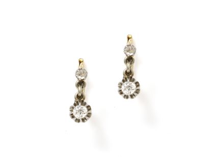 null Pair of earrings in gold 750 and platinum 850 thousandths, decorated with old...