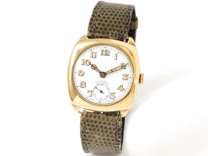 null LONGINES. Bracelet watch of man out of gold 375 thousandths, case of form cushion,...