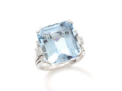 null GÜBELIN. Ring in white gold 750 thousandths, decorated with a beautiful emerald-cut...