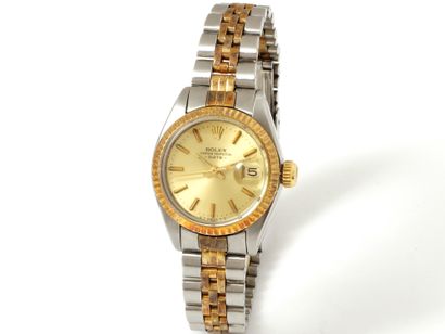 null ROLEX ''OYSTER PERPETUAL DATE''. Lady's wristwatch in 585 thousandths gold and...