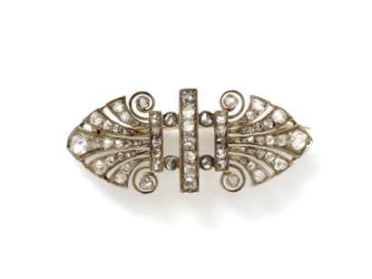 null 
Brooch out of silver 800 doubled gold 750 thousandths, with decoration of 2...