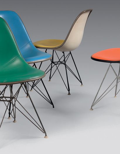 EAMES Charles (1907-1978) & EAMES Ray (1912-1988) Suite de quatre chaises modèle...