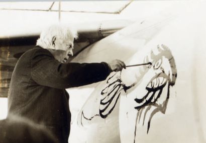Jean GAUMY (1948) Calder painting a boing at the Paris Air Show, May 29, 1975
Black...