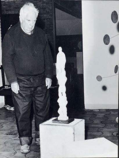 Jacques ROBERT (XXe) Calder
Black and white photograph. Silver print
24 x 18 cm
Stamp...