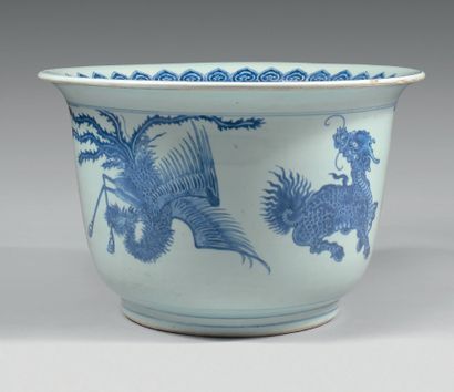 CHINE - Début de la période Kangxi (1662-1722) Belle et rare jardinière circulaire...