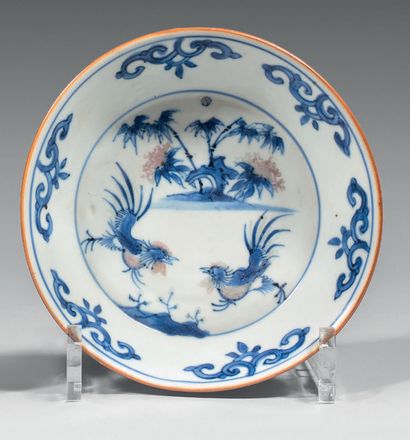 CHINE - XVIIe siècle Coupe circulaire en porcelaine décorée en bleu sous couverte...