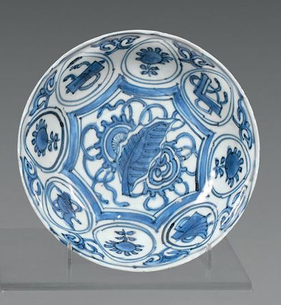 CHINE - Période Wanli (1573-1619) Coupelle circulaire en porcelaine dite « Karak...