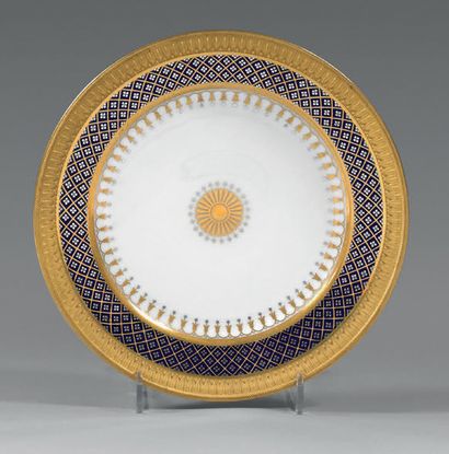 PARIS, Manufacture de NAST Beautiful circular porcelain plate decorated in the center...