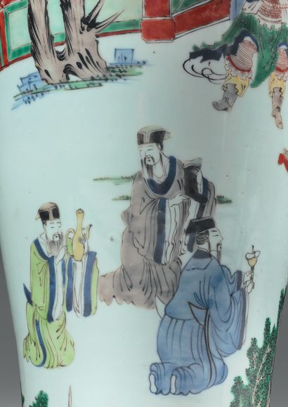 CHINE - Période Shunzhi (1644-1661) Important vase en porcelaine de forme balustre...