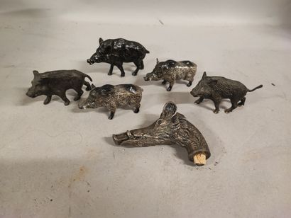 null BLOOD. Set of five boars, two in earthenware, two in bronze and one in regula....