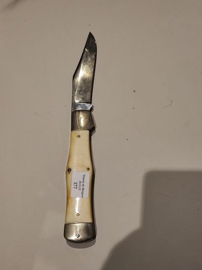 null Union CUT & Co. Beautiful and rare folding knife, clear horn handle. Length...