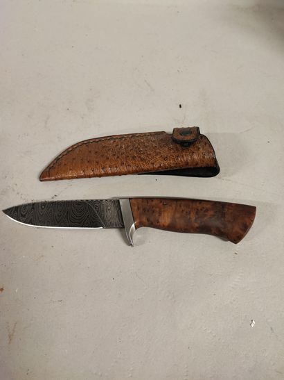 null Very nice american knife, burr handle. Very nice damascus blade with notched...