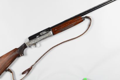 null Semi auto Breda rifle caliber 12/70 (n°512377). Smooth barrel of 65cm, pistol...