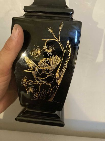 null Baccarat

Vase en cristale noir décor d'oiseaux dans le goût chinois, Ht 26...