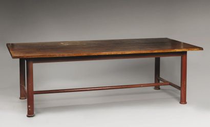 LE CORBUSIER (1887-1965) (attribué à) Grande table de salle à manger à armature en...