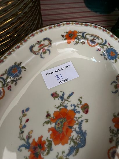 null Porcelaine de Limoges, Raynaud. Au vase Etrusque à Paris. Partie de service...