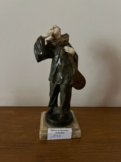 MIMO

Pierrot 

Bronze et os 

H : 16 cm