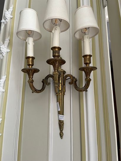 null Pair of three lights sconces 

Louis XVI style 

H : 41 cm

Worn