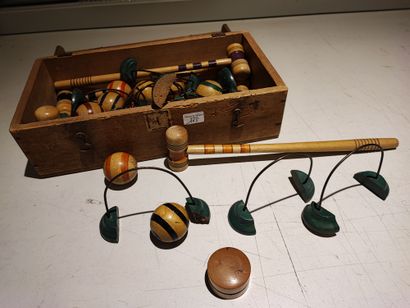 Croquet de table (usures et éclats)