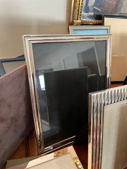 null Lot of small frames: metal, wood, imitation leather, plexi...

Wear, lot sold...