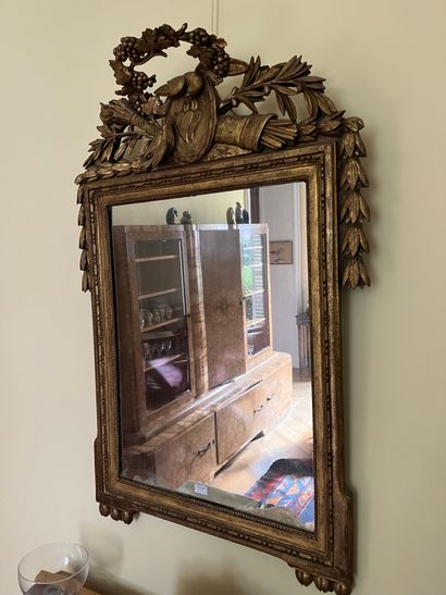 
Miroir en bois doré à fronton




Vers 1800




120...