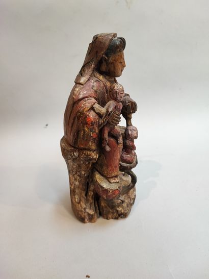 null CHINE

Statuette en bois anciennement polychrome représentant une femme et des...