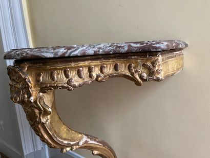 null Console d'applique en bois doré 

Style Louis XV 

eclats et accidents

H :...