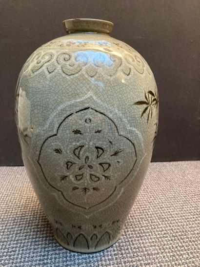 null KOREA Meiping stoneware porcelain vase with grey celadon glaze, decorated in...