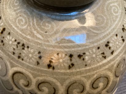 null KOREA Meiping stoneware porcelain vase with grey celadon glaze, decorated in...