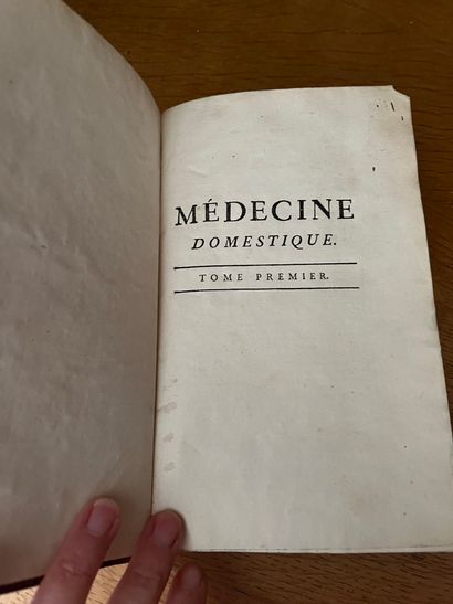 null Lot de volumes : Cinq volumes de médecine

un almanach

Usures et accidents

Lot...