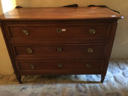 null Mahogany chest of drawers, three drawers, small fluted legs_Century 1800. 89...