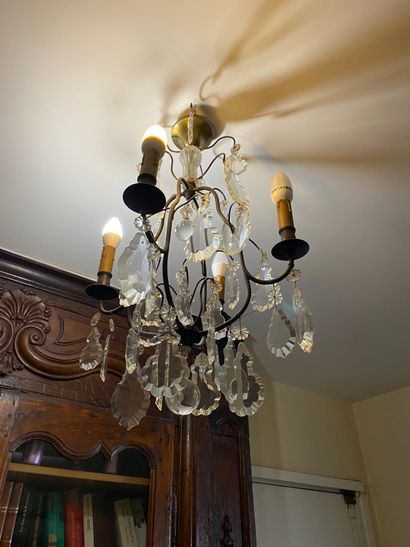 null 
Two chandeliers with pampilles of style (ref 24), H approximately 50 and 60...