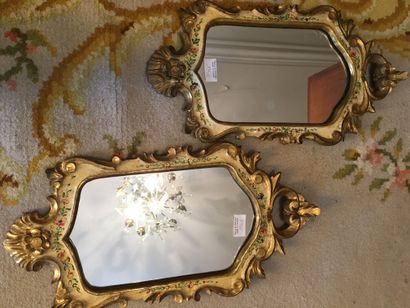 null Pair of mirrors in lacquered wood, gilded, carved, Venetian style H : 51 cm
