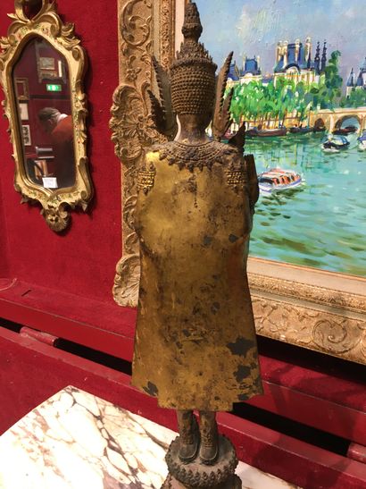 null Bouddha débout en métal doré, H : 53 cm (ef 107)