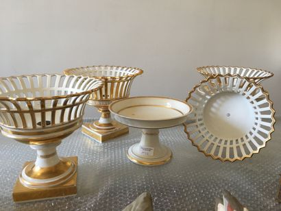 Set of 2 openwork porcelain cups, on pedestal,...