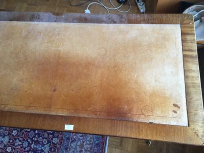 null 
Mahogany veneered flat desk_XIXth century (ref 11), 74 x 117x 65 cm

