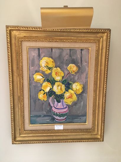 Maurice SAVREUX, Bouquet of yellow roses,...