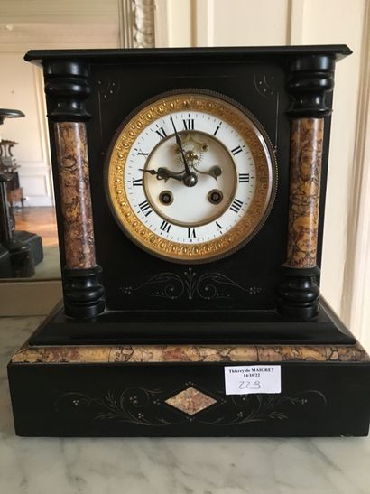 null Black granite and pink marble clock, circa 1900, H : 27 cm (ref 7)