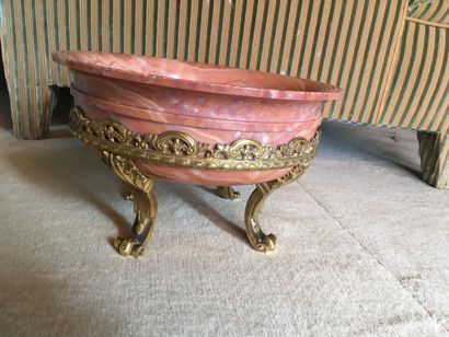 null Large pink marble bowl, gilt bronze mounting, resting on four feet, with oval...