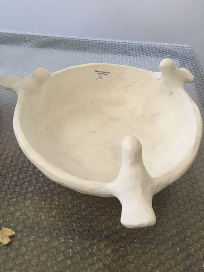 null Cup in bleached clay, with three birds, D: 34 cm_Joint: batch of simulated fruits...