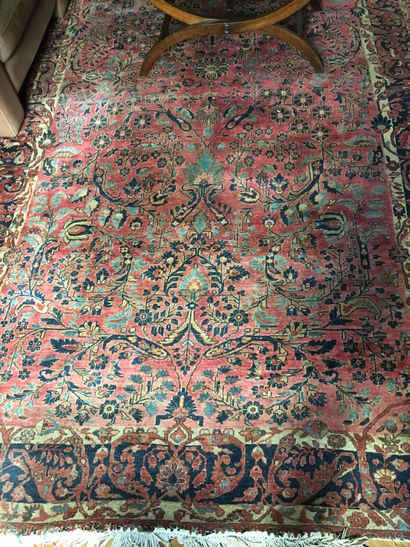null Carpet with red background decorated with foliage, wear, accidents, 370 x 220...
