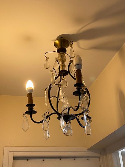 null 
Two chandeliers with pampilles of style (ref 24), H approximately 50 and 60...
