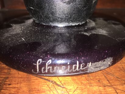 null SCHNEIDER. Grand vase (H : 39,5 cm) et coupe coniques, en verre à fond violet...