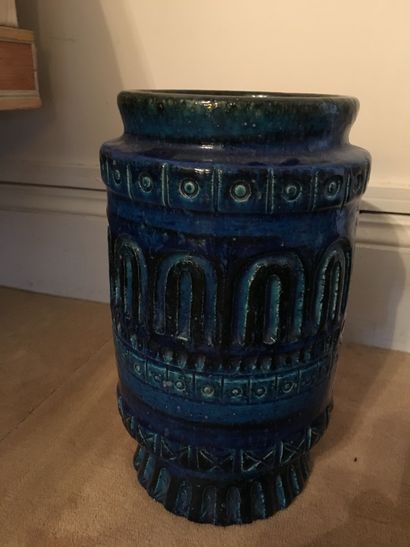 null Pol CHAMBOST. Vase à glaçure turquoise décor de frises géométriques, H : 25...