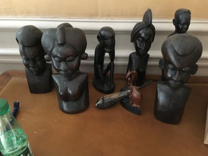 Lot of African statuettes