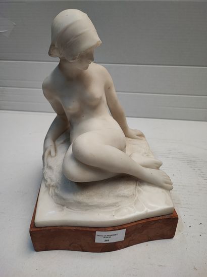 Seated young bather 

Sculpted marble group,...
