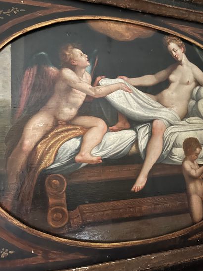 null Ecole d'après Titien. Vénus et amour. Huile sur panneau. Dim.: 38 x 51 cm. Eclats,...