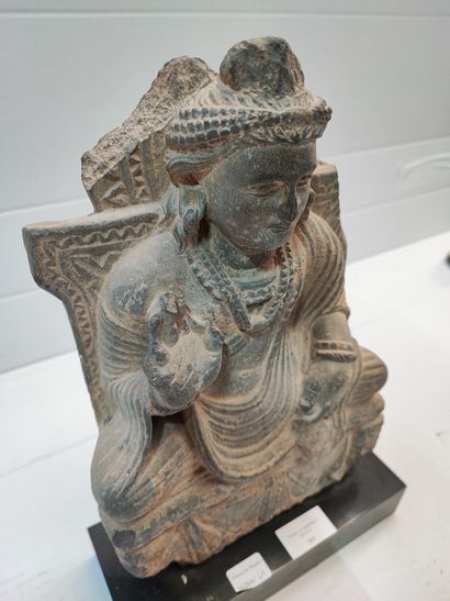 null Dans le goût du Ghandara

Stèle représentant un bouddha assis

H (sans socle)...