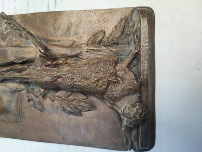 null Pierre Jules MENE

Nature morte raie et lièvre 

Plaque en bas relief en bronze...